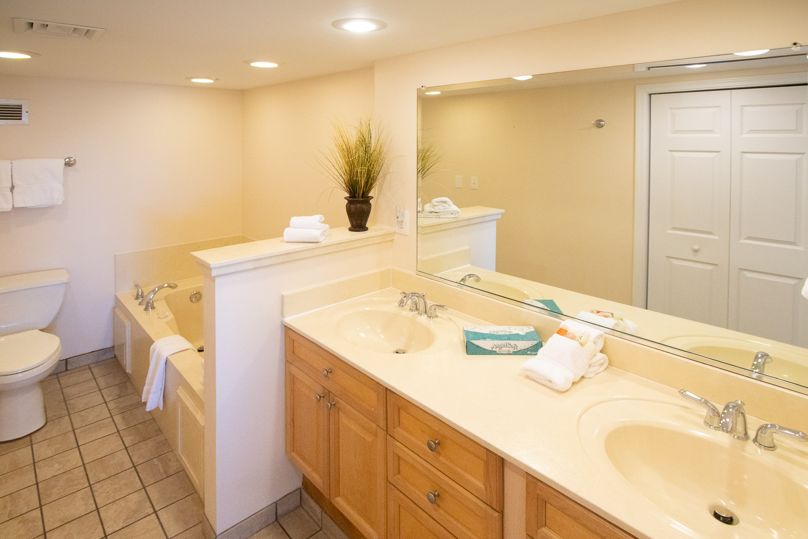 An expansive bathroom with a Hot tub at VRI's Bay Club of Sandestin in Florida.